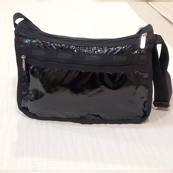 LeSportsac Shiney Black Deluxe Everyday Expandable Travel Shoulder/Cross Bag EUC - Picture 5 of 15